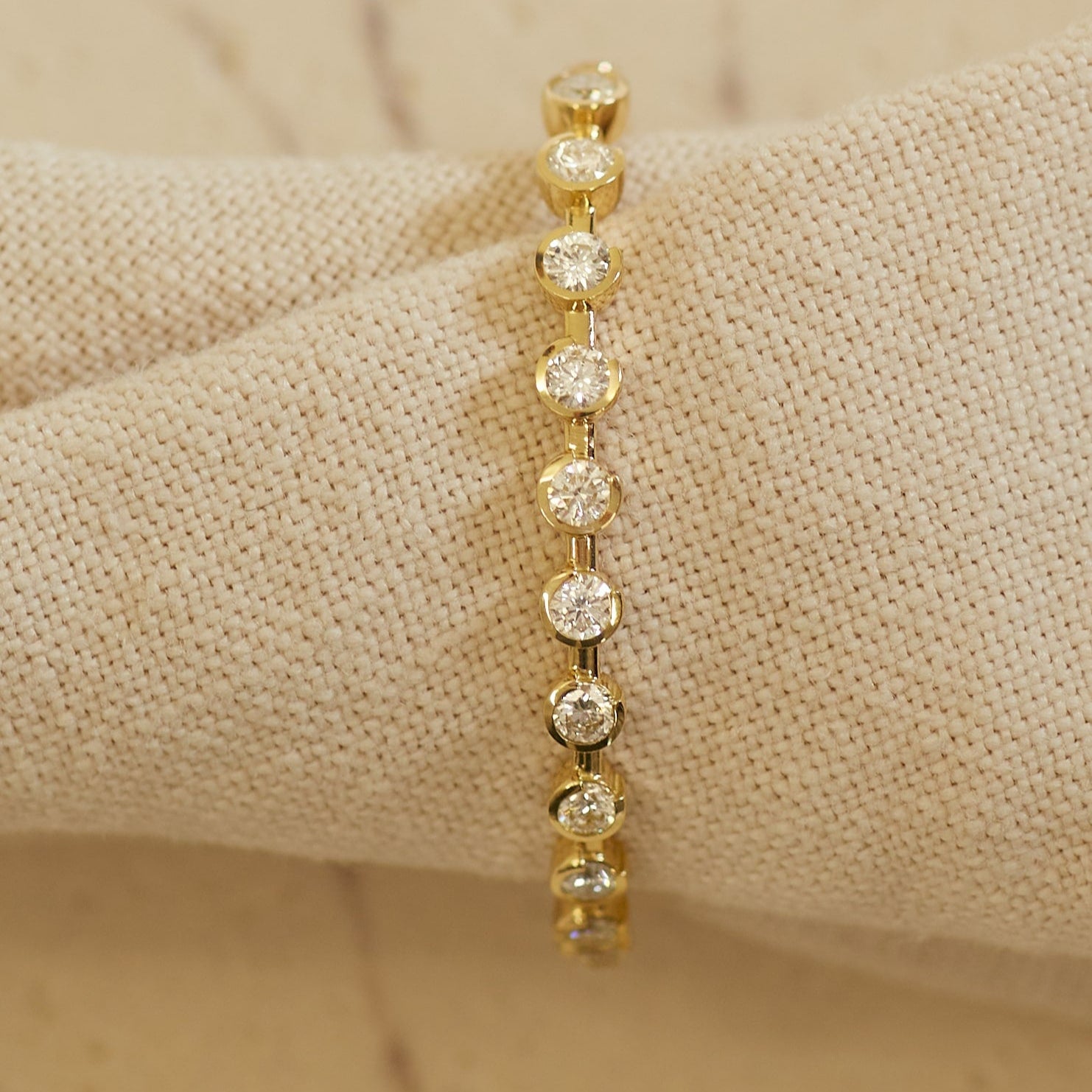 Semi-Bezel graduated Diamond bangle
