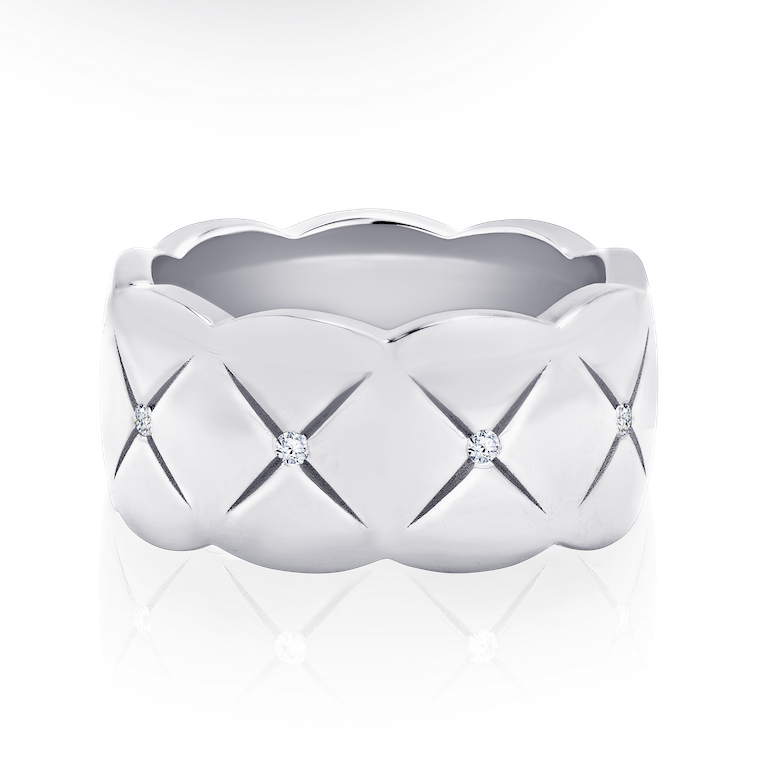 Wide Scalloped Band