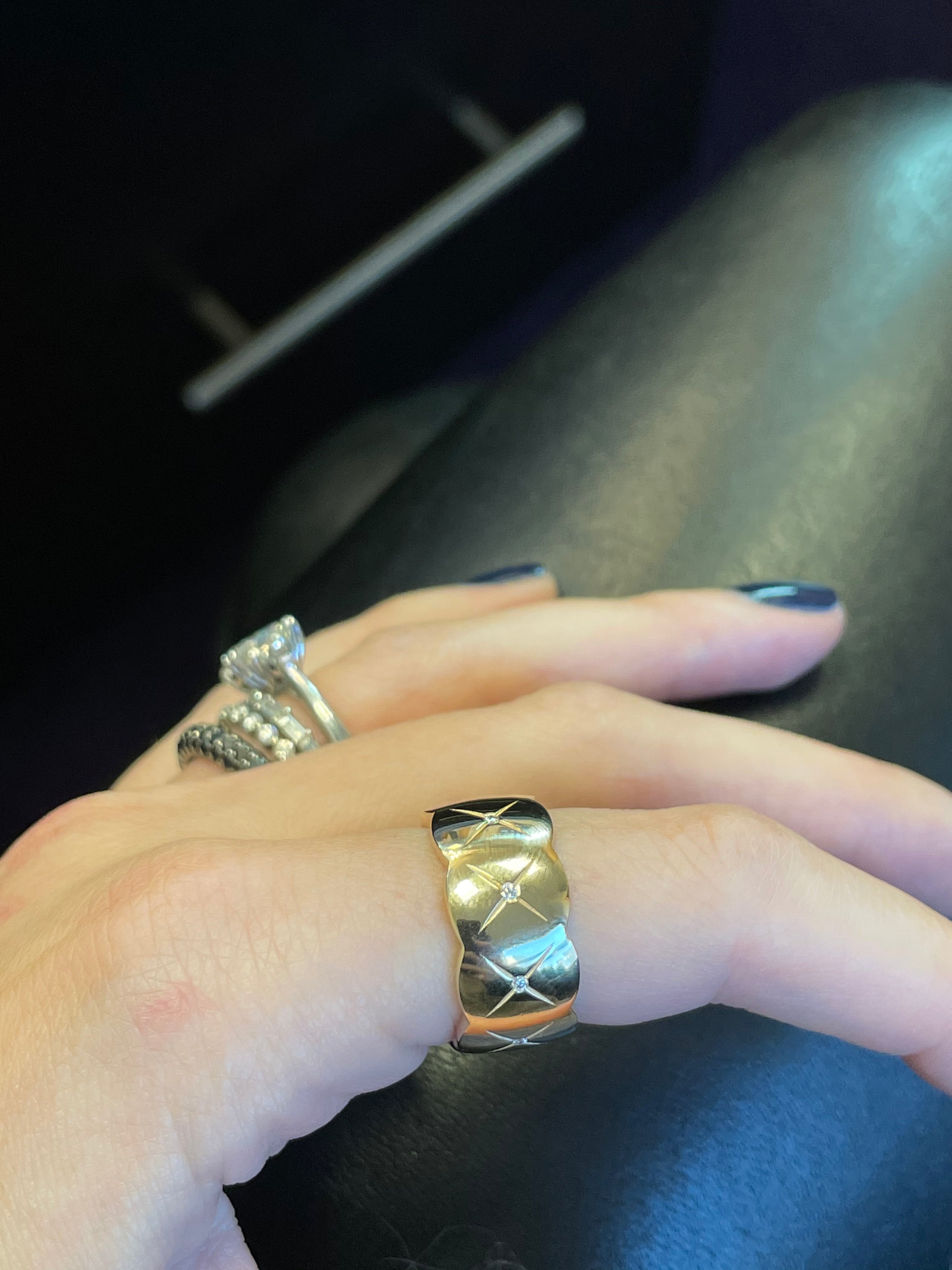 Wide Scalloped Band
